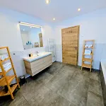 Haus Dirol شقة